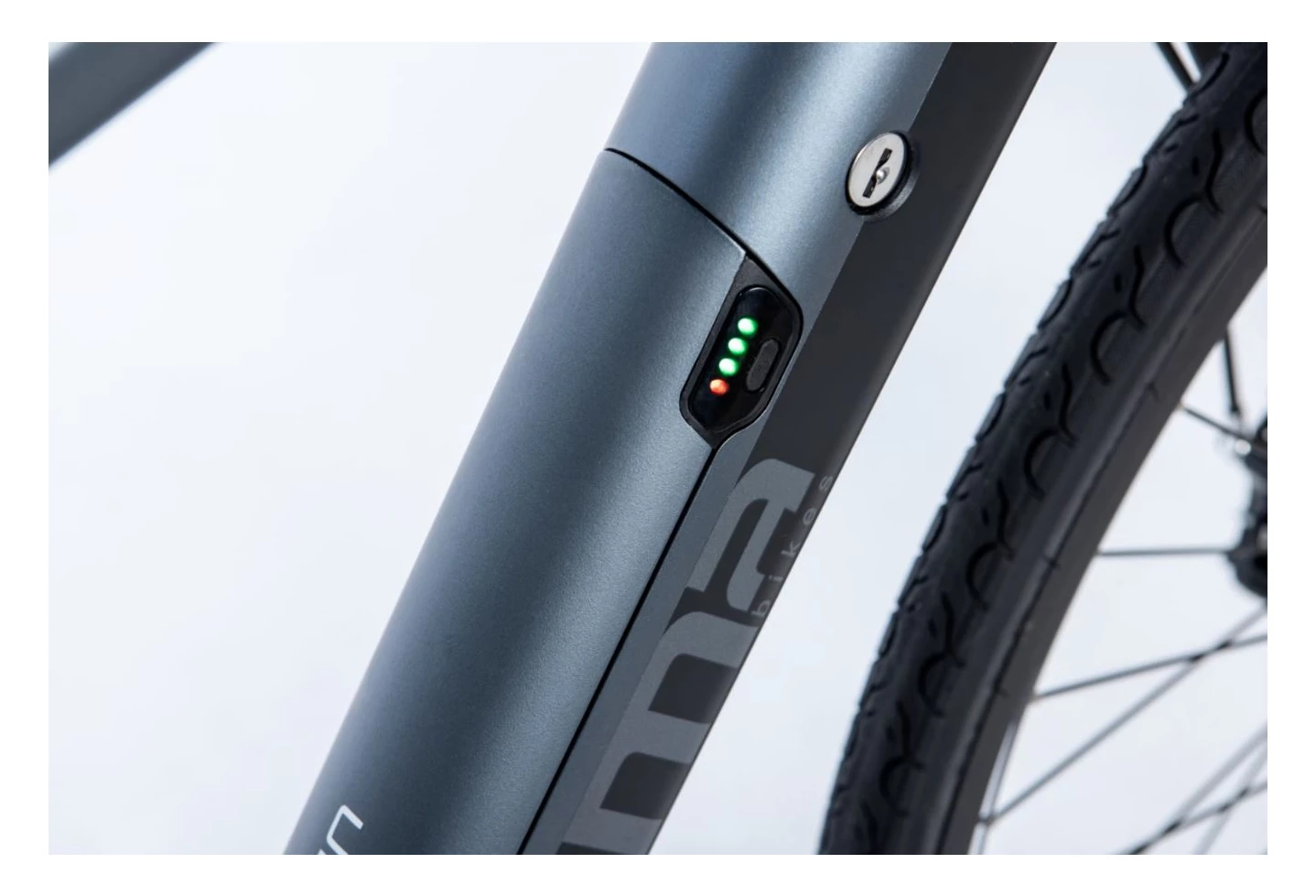 MOMA BIKES E-ROAD PRO 28, FULL SHIMANO, 8 AMOVIBLE DE 36V 4 MOMA BIKES E-ROAD PRO 28, FULL SHIMANO, 8 AMOVIBLE DE 36V – Image 2